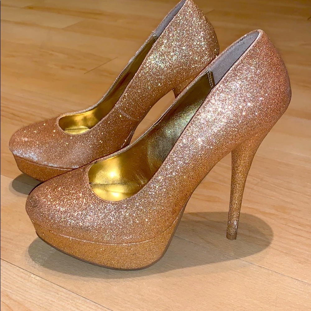 Shinny gold shoes